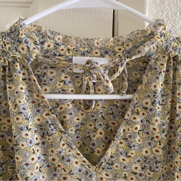 Tie Front Ruched Floral Top - Picture 5 of 6